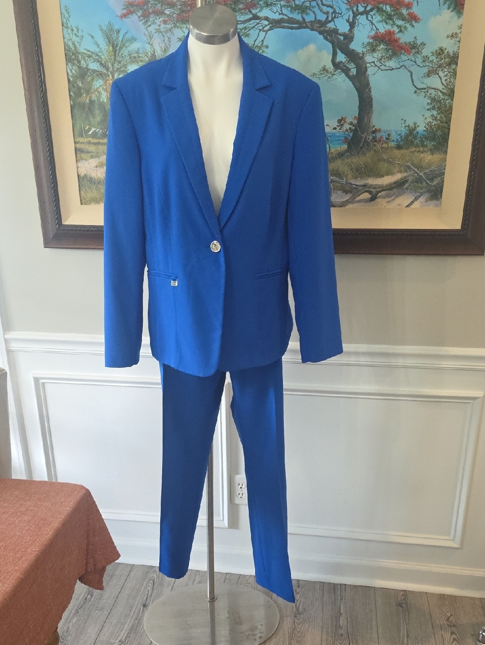 Classic Electric Blue Women's Two-Piece Pantsuit